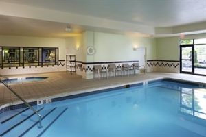Newark Springhill Suites Indoor pool.